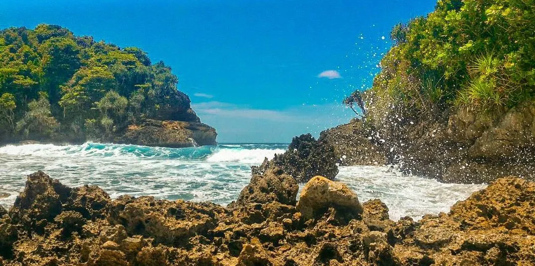 pantai batu bengkung malang