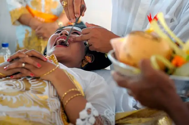 upacara adat potong gigi mepandes