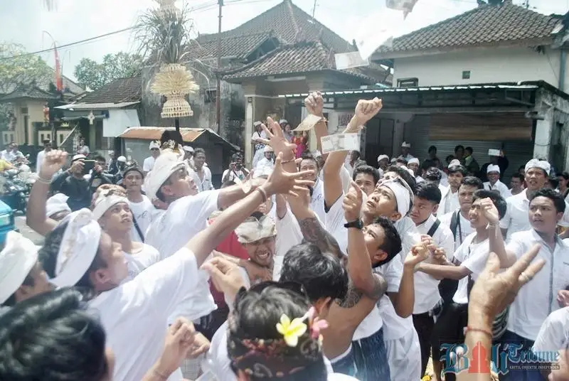 upacara adat mesuryak