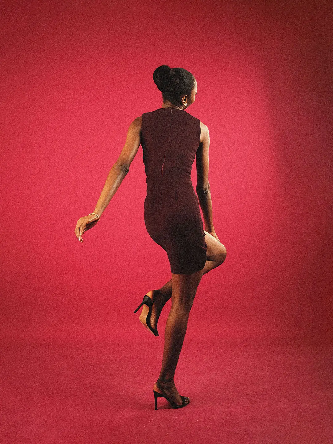 Armless sheath dress - Image 4