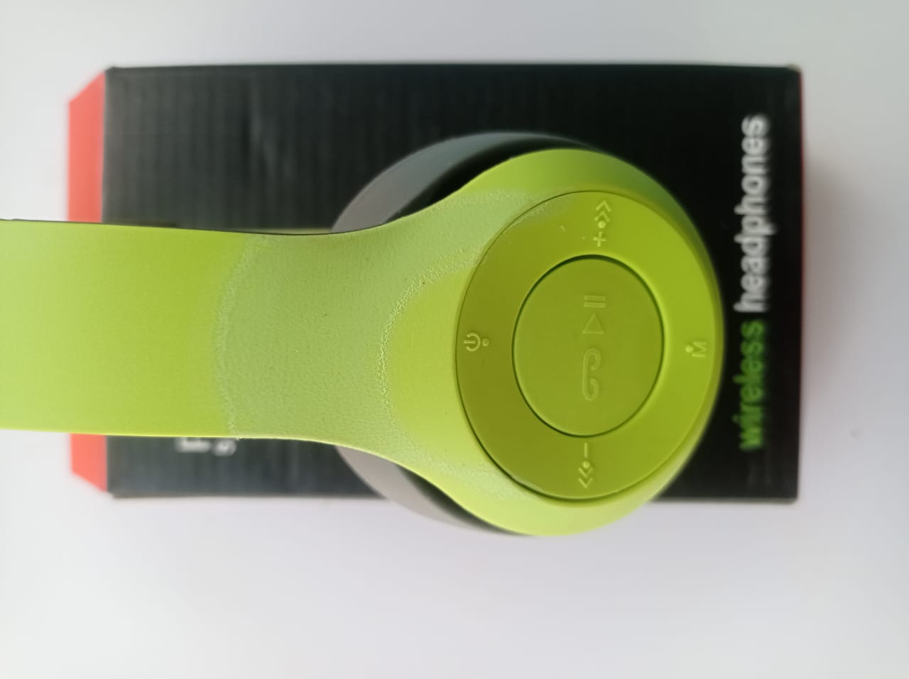 p47 headphones bluetooth wirelessimage