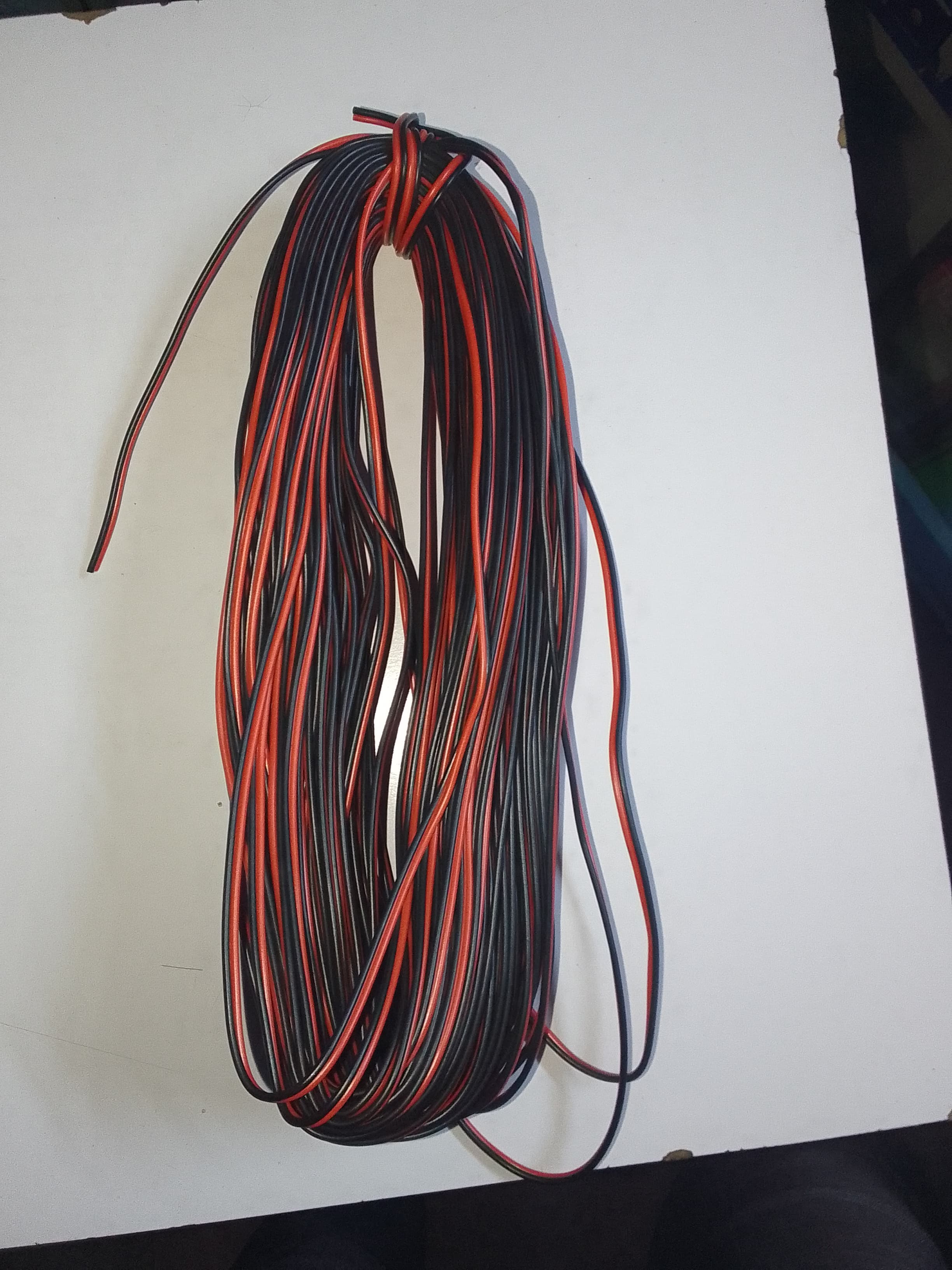 speaker cable black and redimage