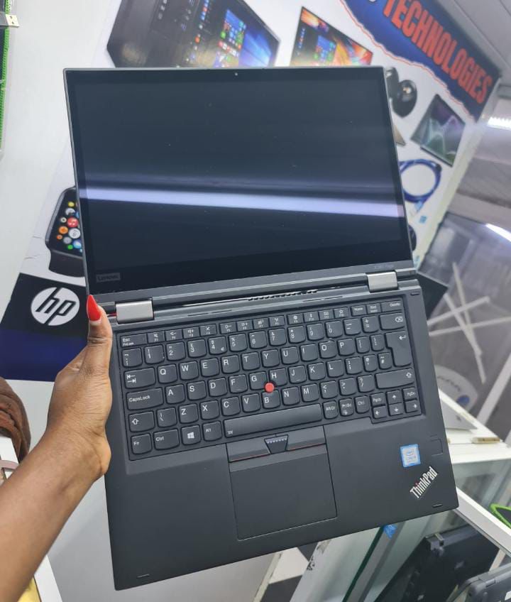 lenovo laptop yoga x390 core i5 8th gen 14" fhdimage
