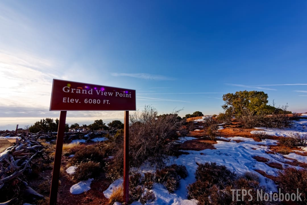 Grand View Point の標識(標高6080フィート)