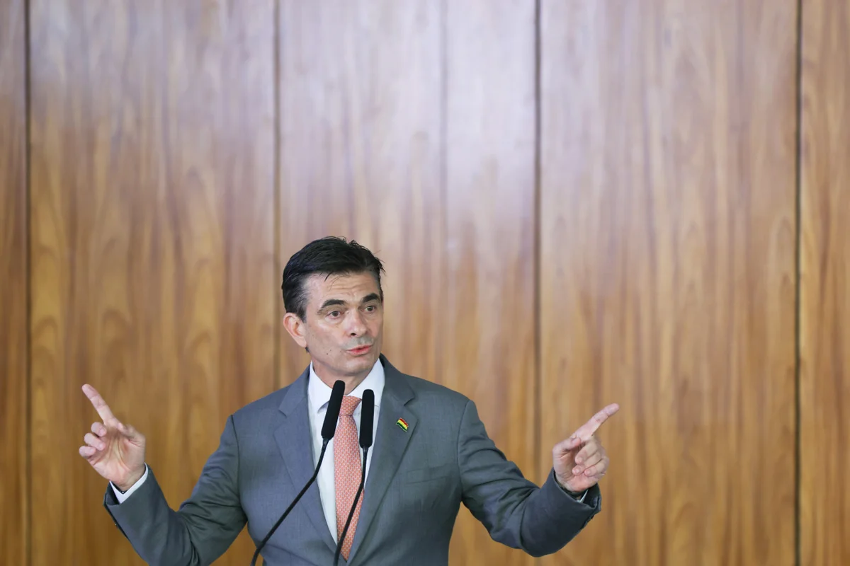 O governo de Rodrigo Paz promulga lei que regulamenta o "estado de exceção" na Bolívia.