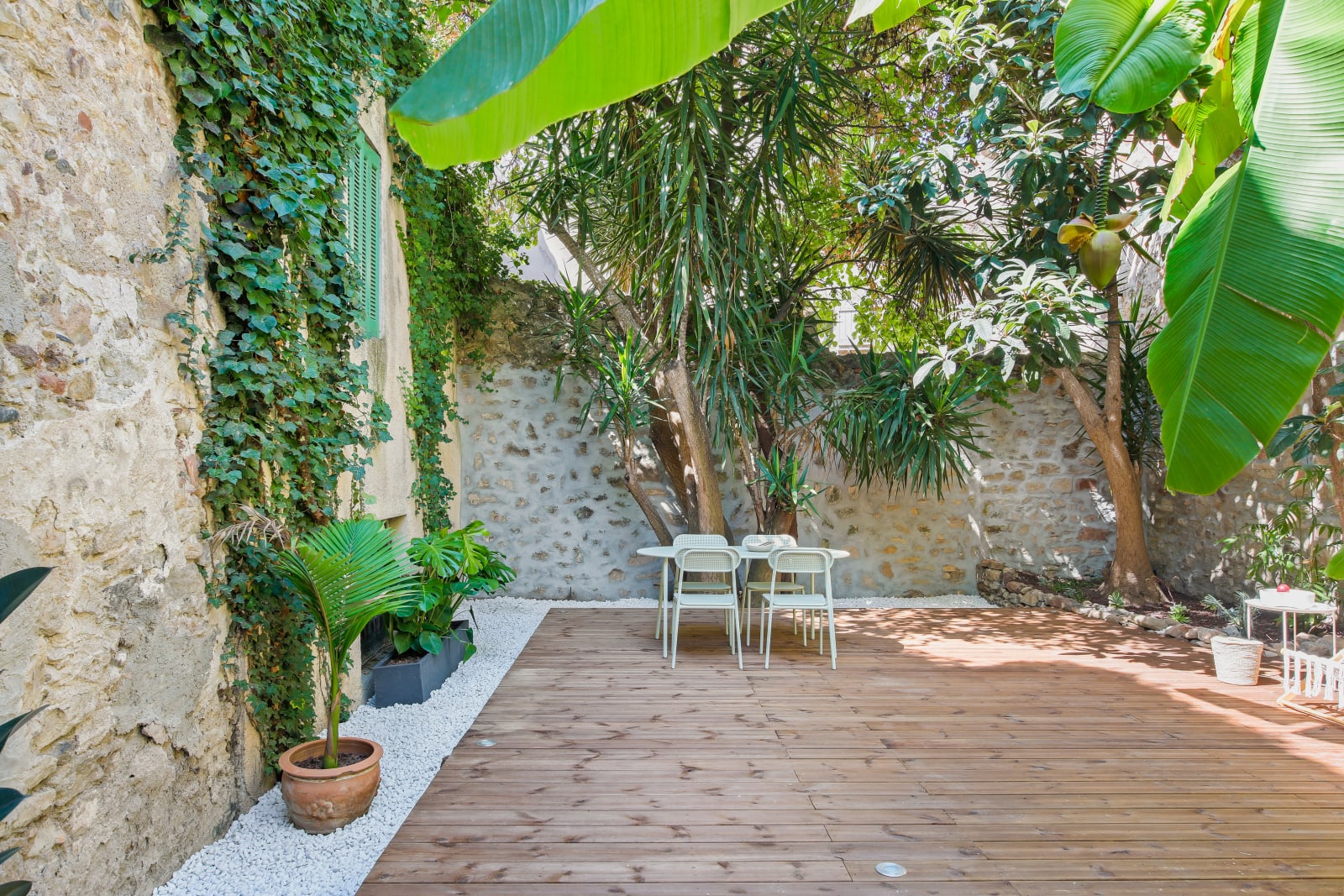 Coin lecture dans le jardin