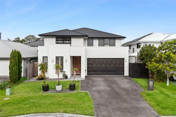 3 Lovat St