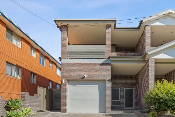 23 Lipizzan Street