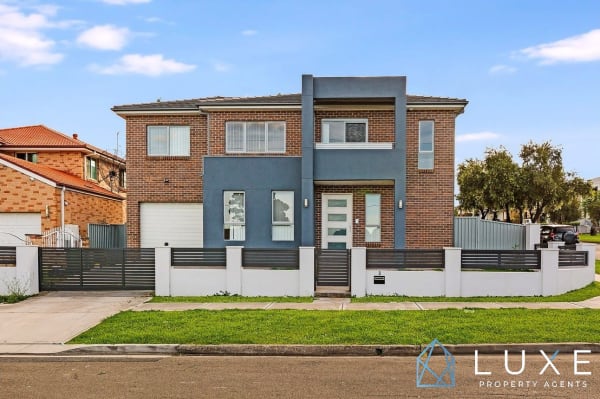 2 Lowe Street