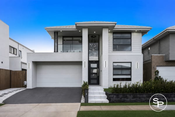 9 Burgmann St