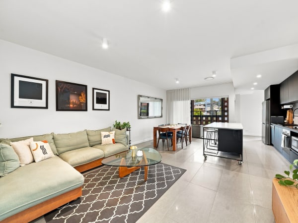 5/2 Laver St