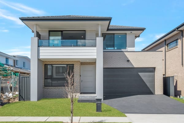 7 Hamlet Avenue