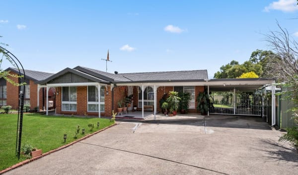 11 Colebee Crescent