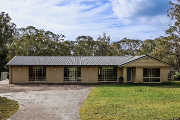 10 Simmons Close