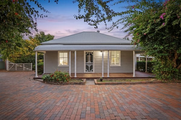 9A Rowallan Avenue