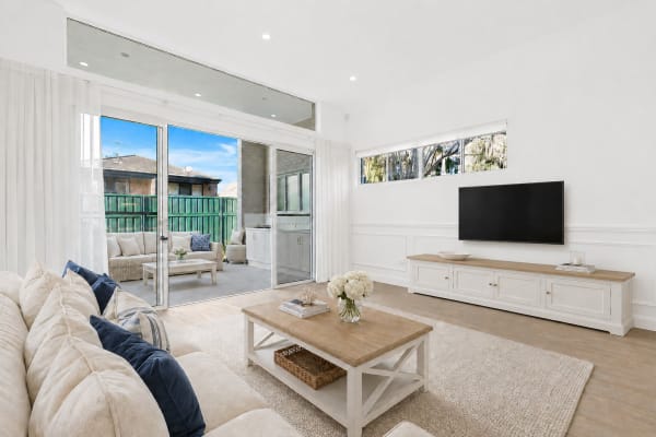 1 Holden St