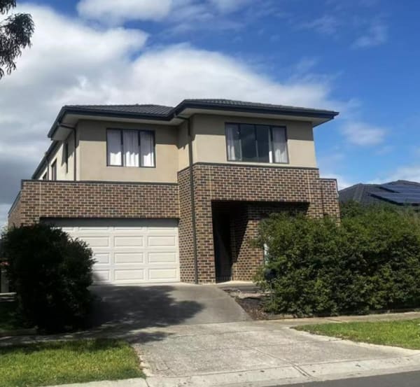 22 Distinction Crescent