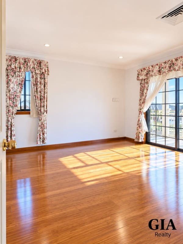 44 Currawong Street