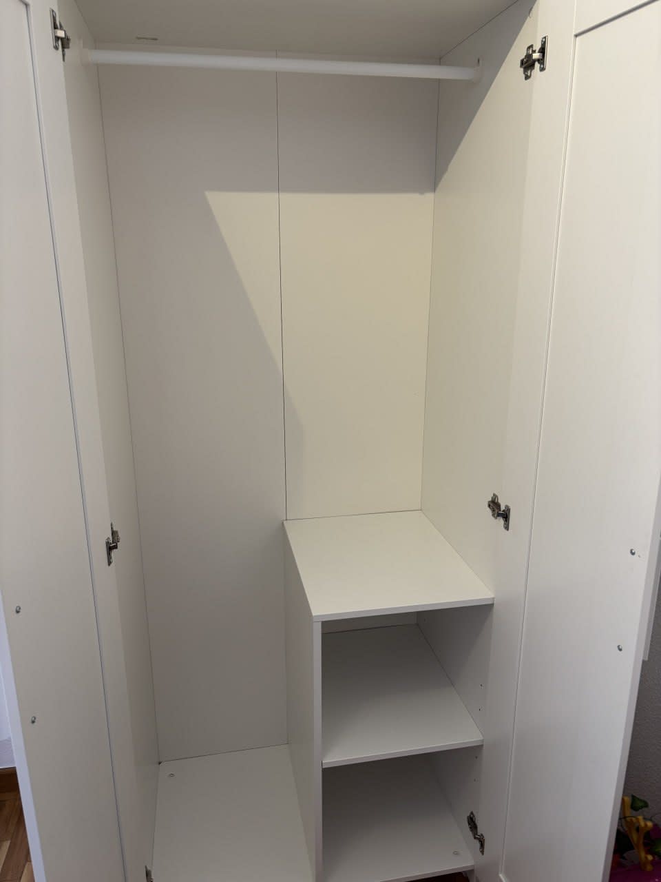 Шкаф Ikea Brimnes. 60 евро 2
