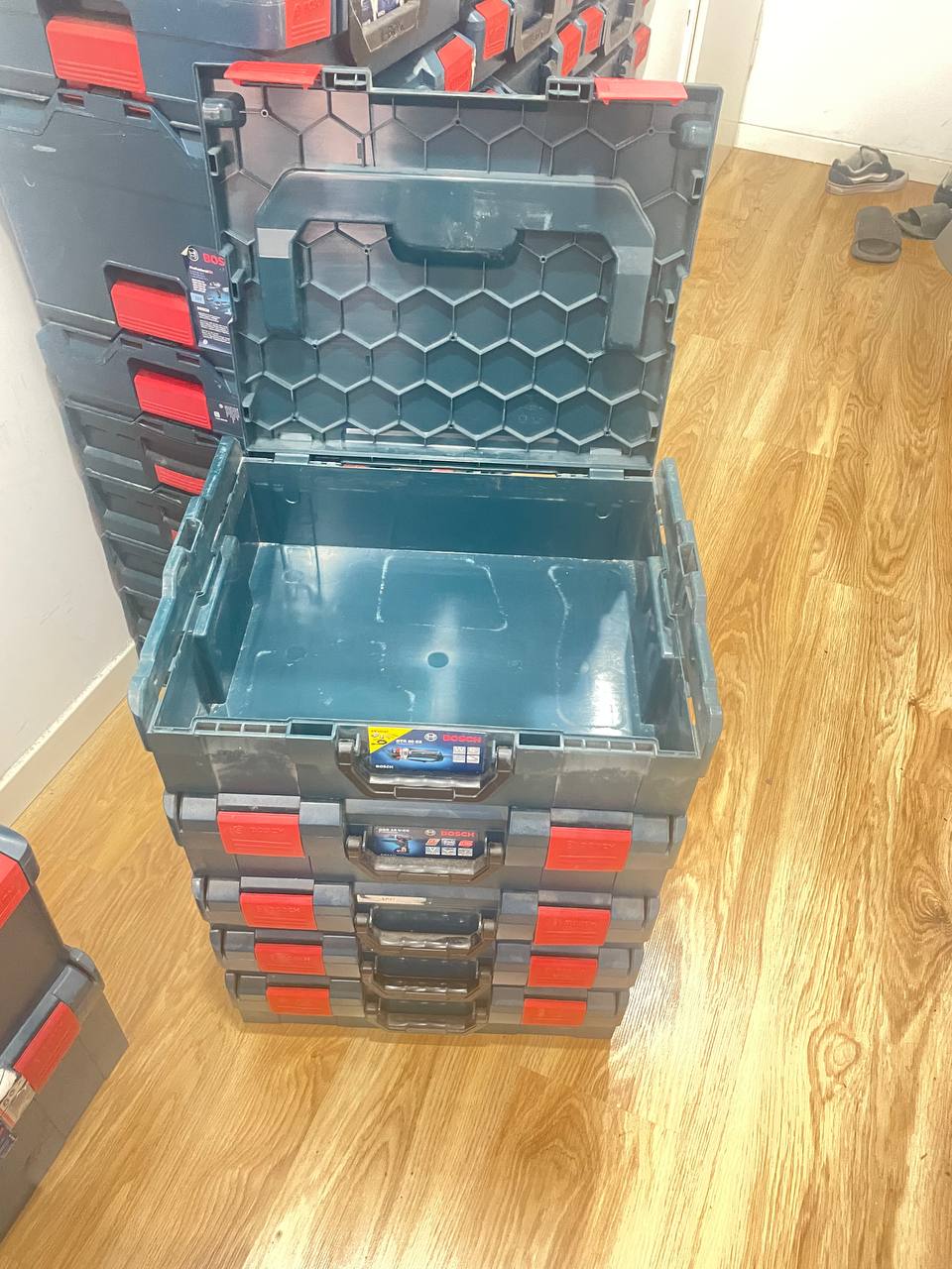 Продам 6 пустых ящиков Bosch L-Boxx для инструментов. 6*25=150 евро 1