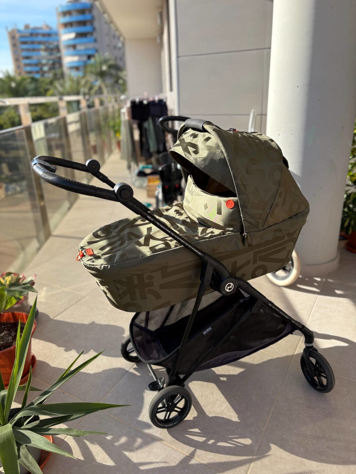 Коляска Cybex Melio Olive Green: люлька, база, прогулка 150€ (торг). Доставим в Аликанте или пригоро 1