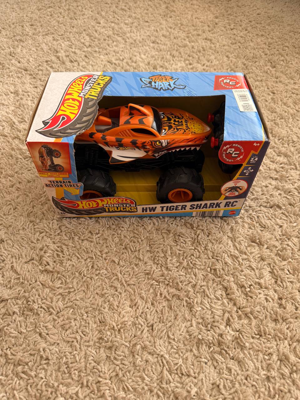 Нова запакована машинка Hotwheels на пульті керування, дуже класно підійде на подарунок до свят 2