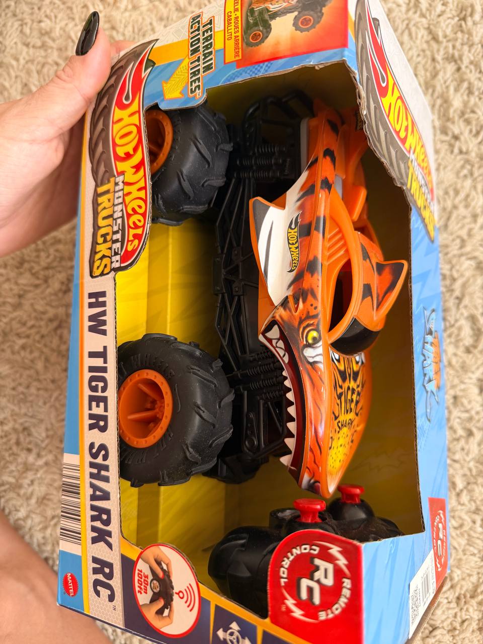 Нова запакована машинка Hotwheels на пульті керування, дуже класно підійде на подарунок до свят 6