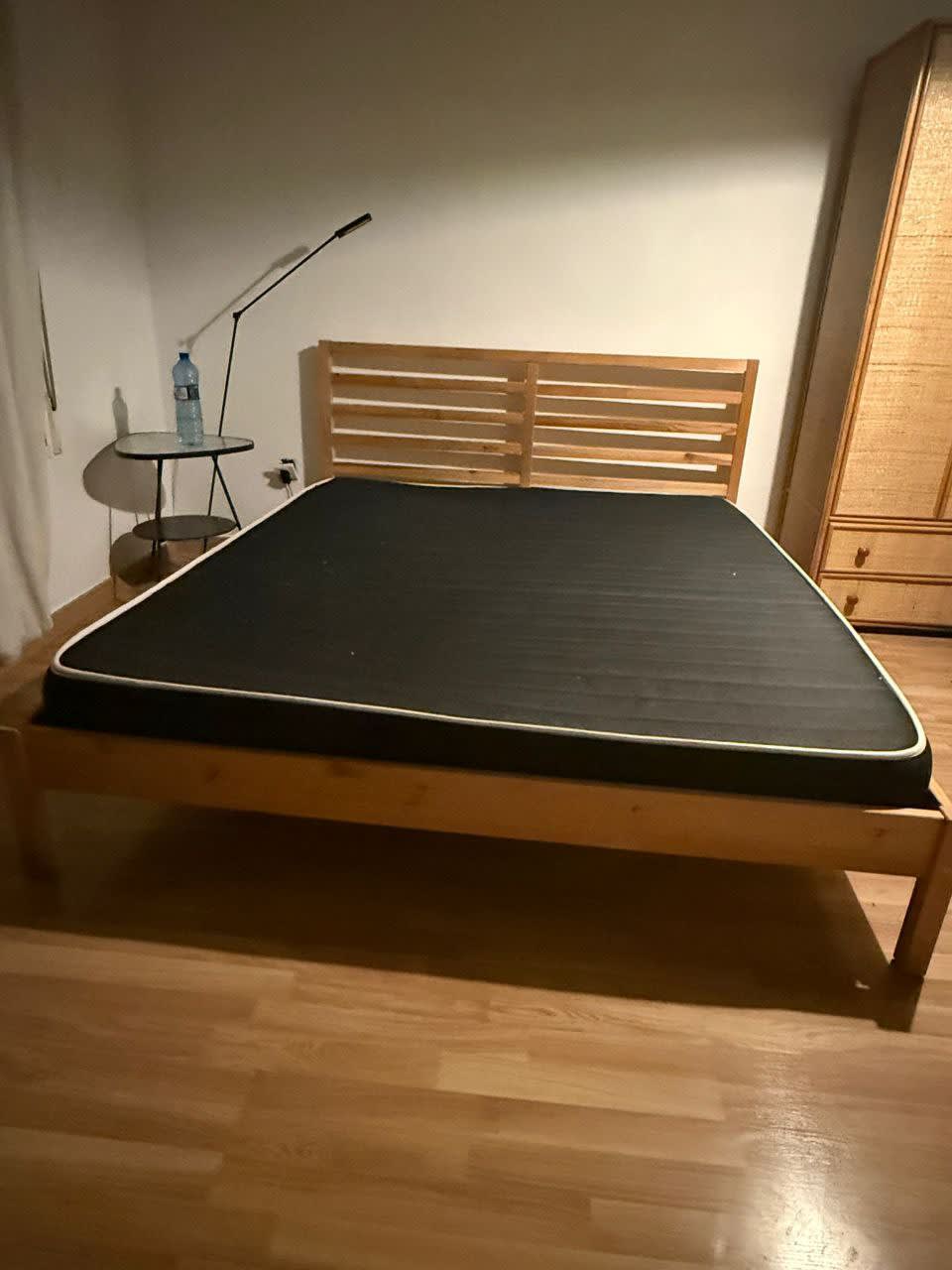 В продаже 3 кровати. 1