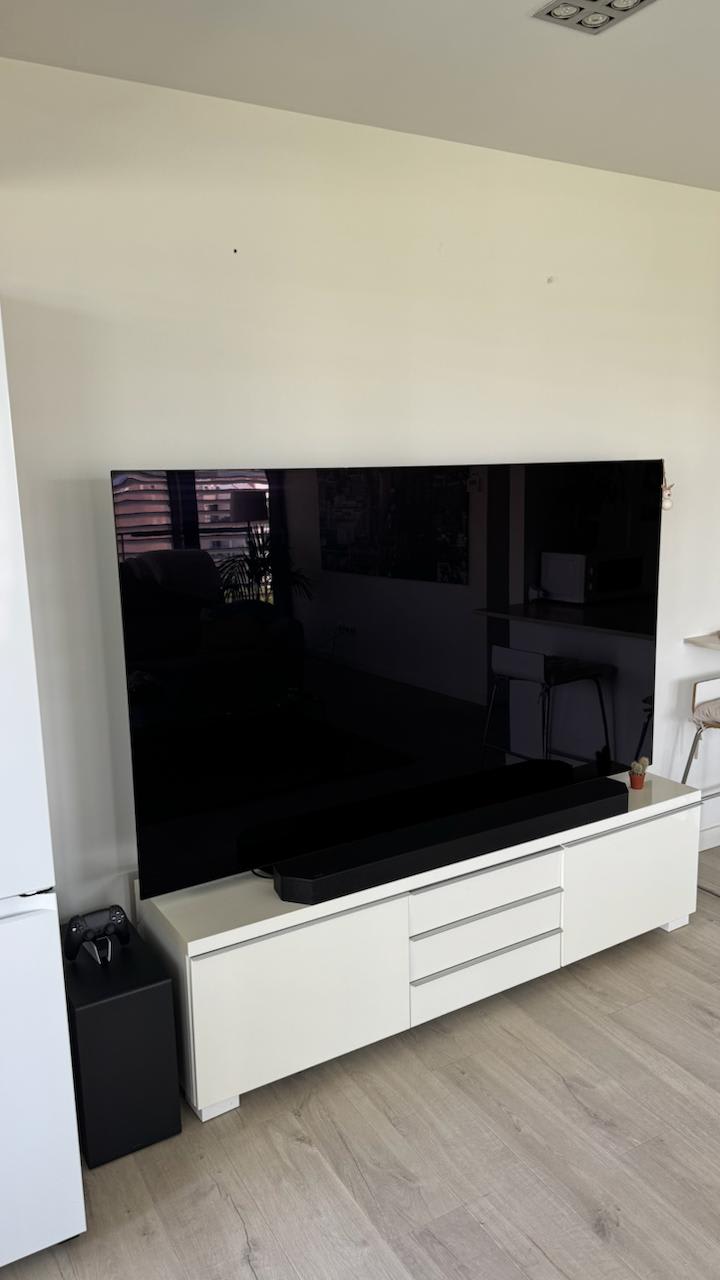 Продаю телевизор в связи с переездом. LG C1 OLED 83” TV. 1