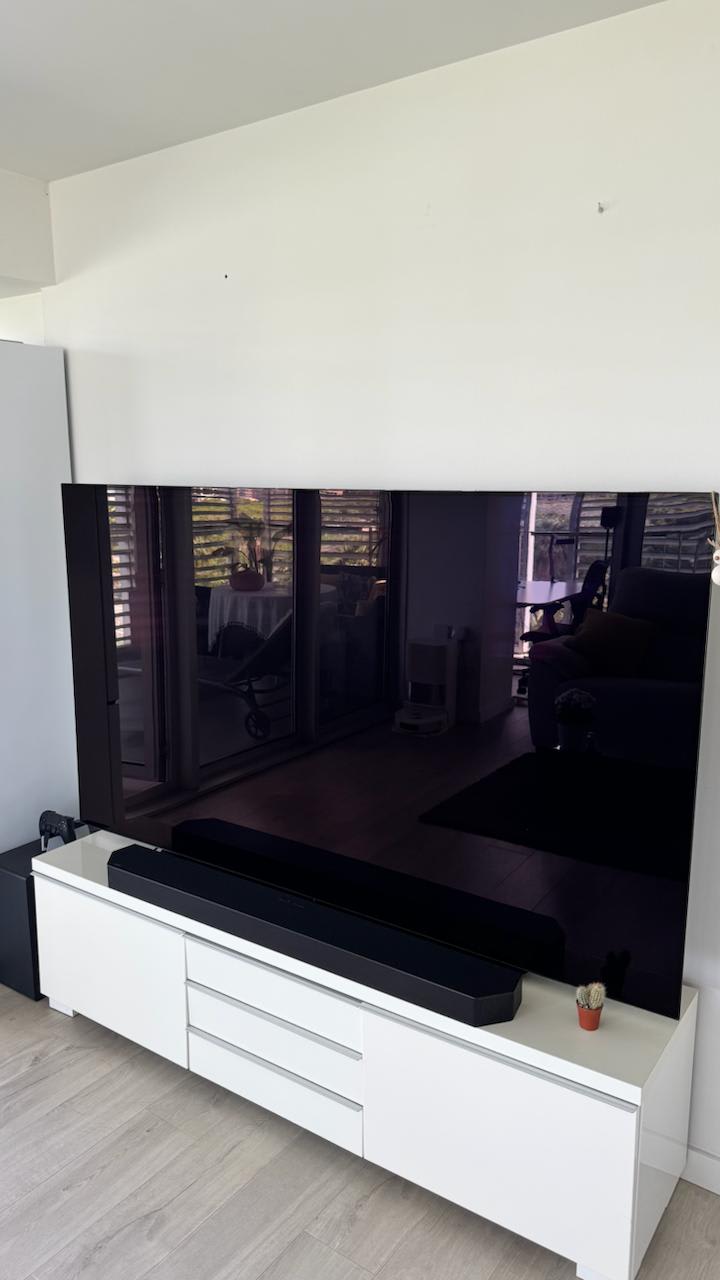 Продаю телевизор в связи с переездом. LG C1 OLED 83” TV. 2