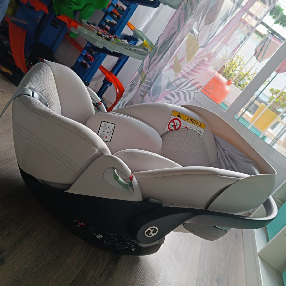 Автокресло Cybex cloud T i-size, в идеальном состоянии, как новое. Цвет Platinum White. 130€. Alican 2