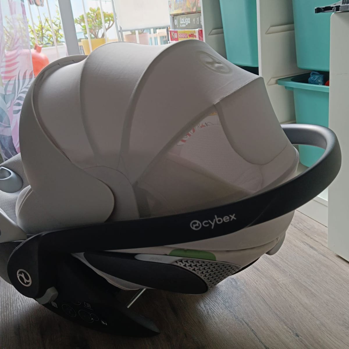 Автокресло Cybex cloud T i-size, в идеальном состоянии, как новое. Цвет Platinum White. 130€. Alican 3