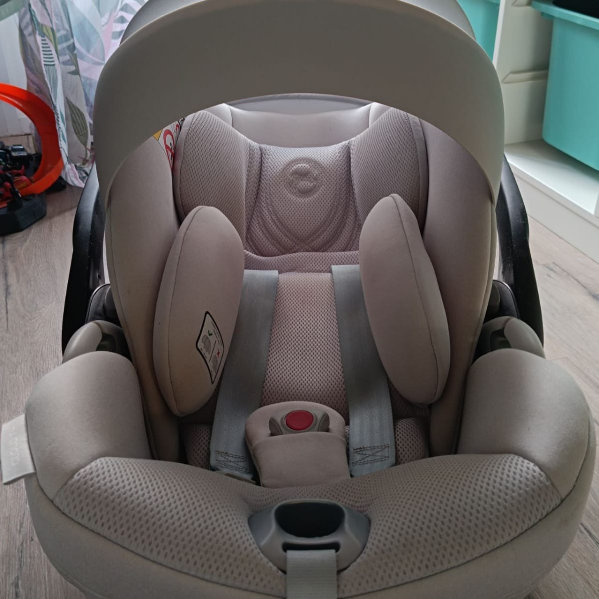 Автокресло Cybex cloud T i-size, в идеальном состоянии, как новое. Цвет Platinum White. 130€. Alican 4