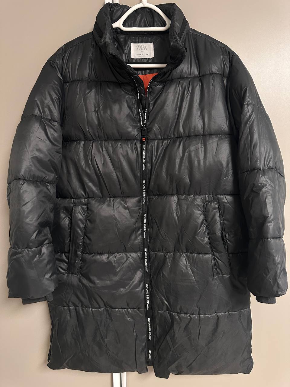 Пуховик (удлиненная куртка) Zara на мальчика 11-12 лет. Общая длина 82см. Потайной тонкий капюшон. С 1