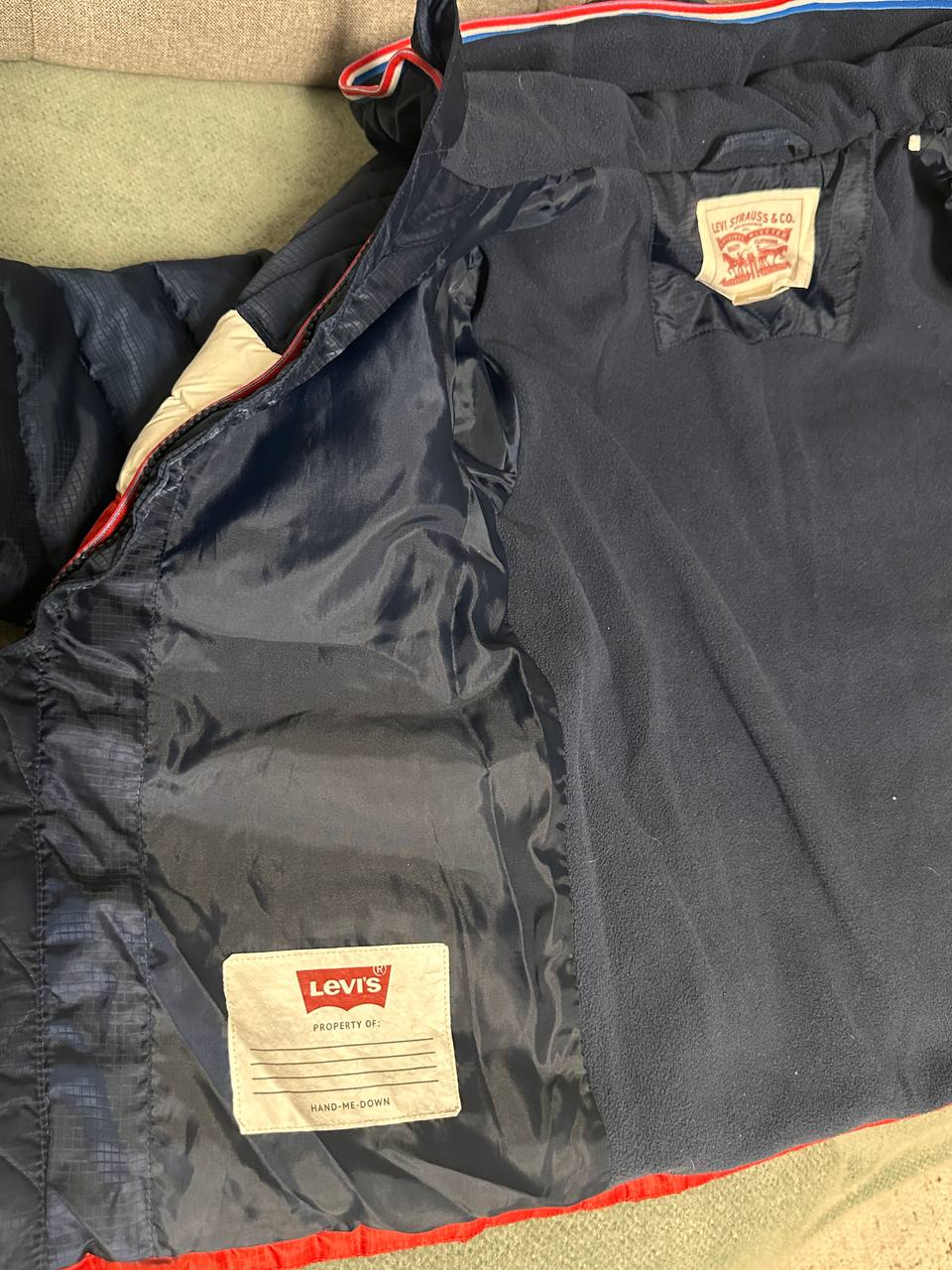 Продаю куртку д/мальчика Levi’s  на рост 152/12лет (маломерит, носили при росте 142). Без дефектов, 3