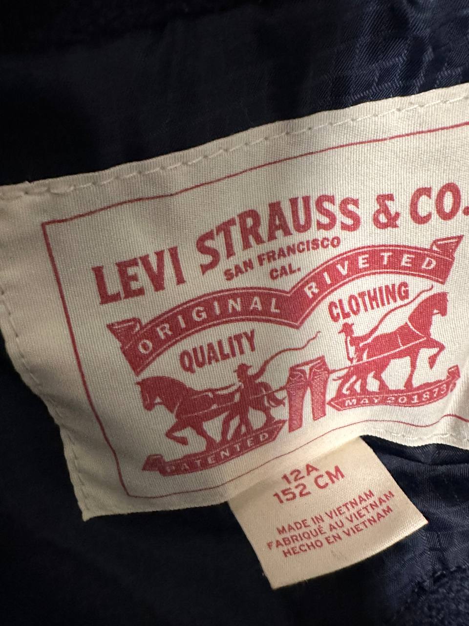 Продаю куртку д/мальчика Levi’s  на рост 152/12лет (маломерит, носили при росте 142). Без дефектов, 4