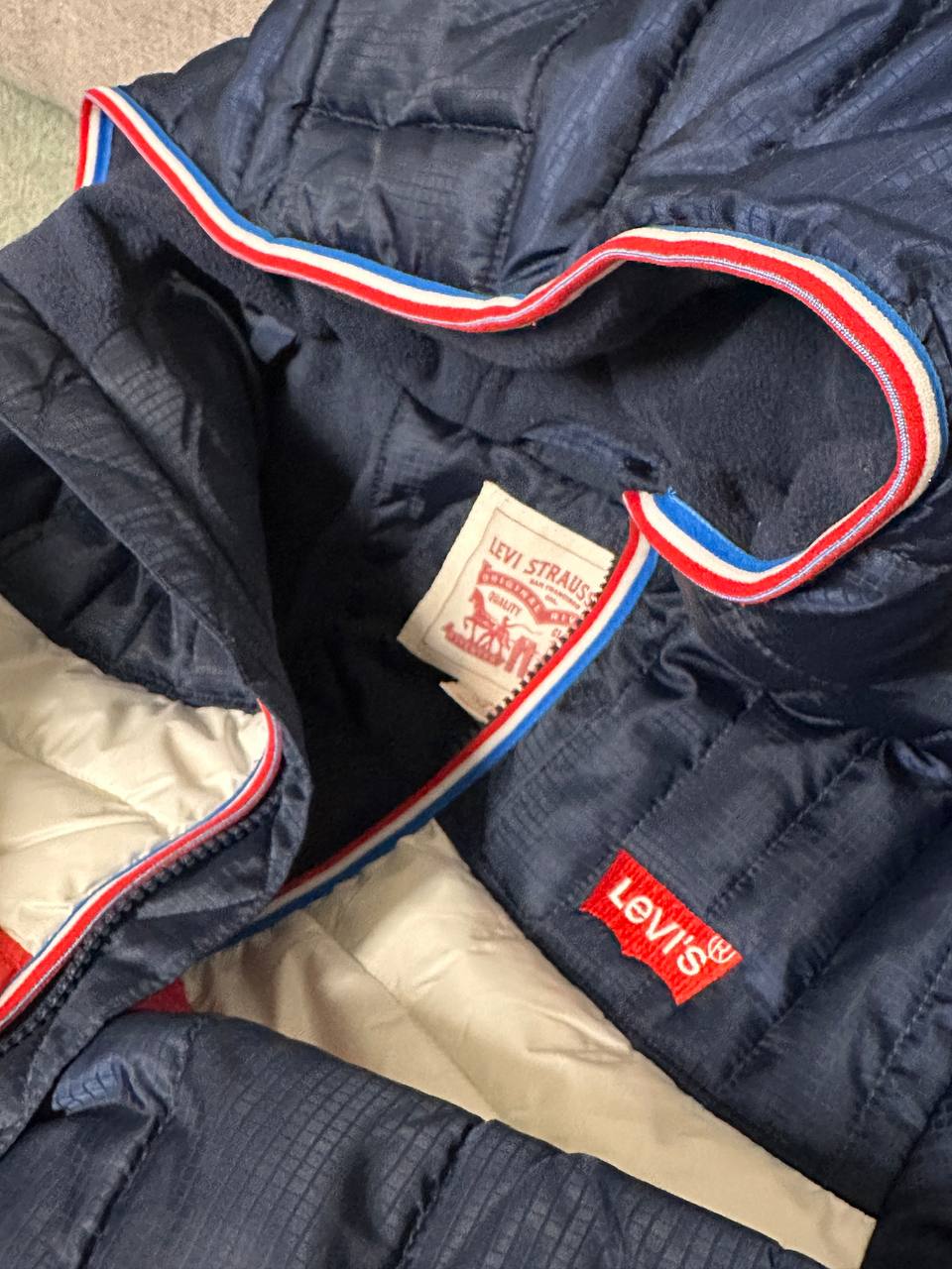 Продаю куртку д/мальчика Levi’s  на рост 152/12лет (маломерит, носили при росте 142). Без дефектов, 5
