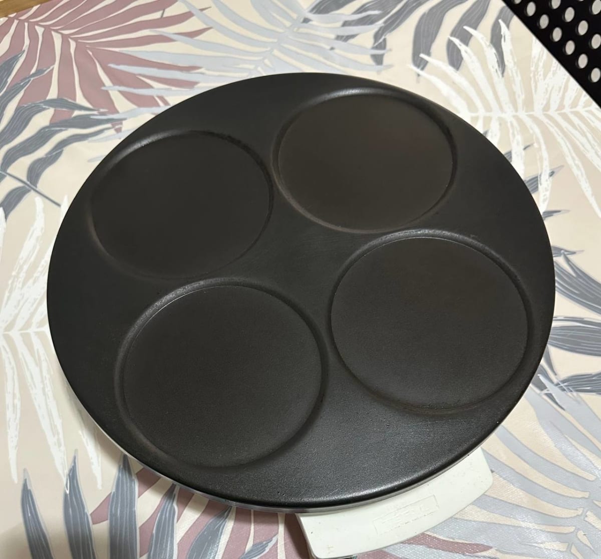 Продается блинница Tefal. В отличном состоянии всё работает в комплекте специальный половник и лопат 1