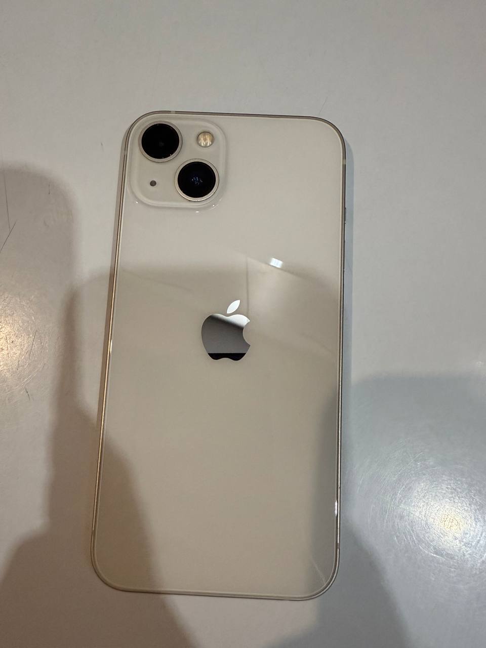 Продаю iPhone 13, 128 GB, белый цвет. 1