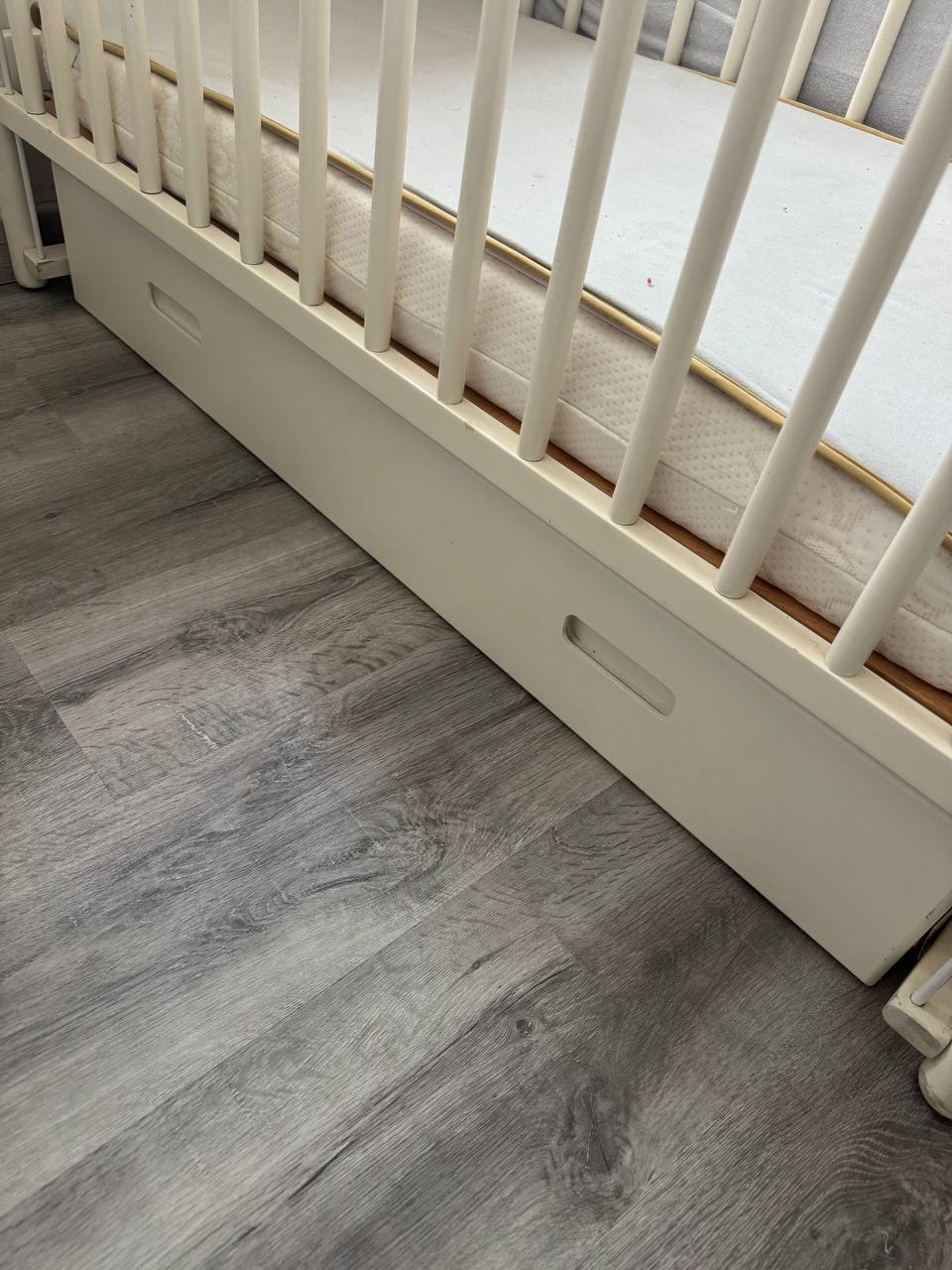 Продам детскую кровать с матрасом 60*120 2