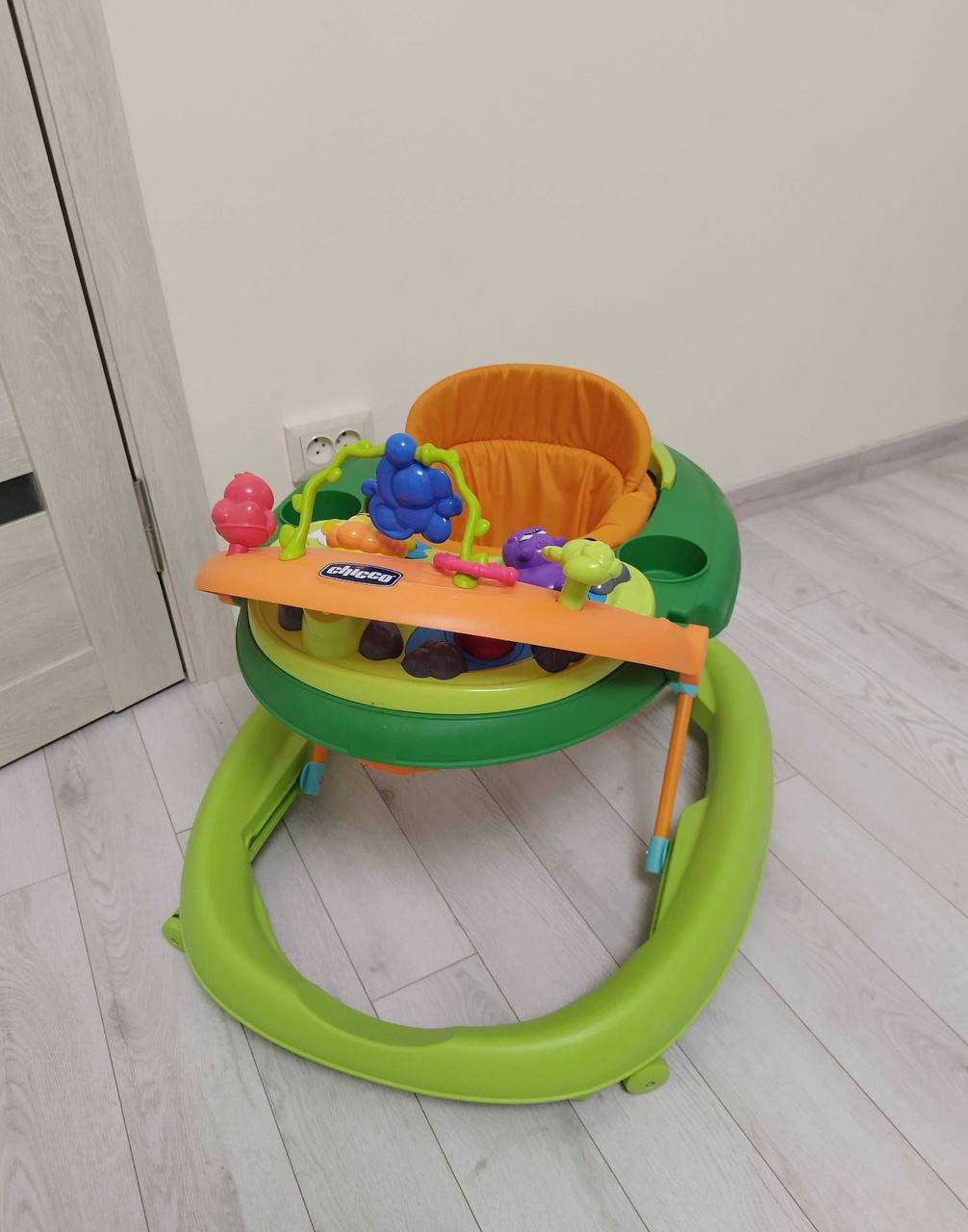 Продам ходунки Chicco. 2