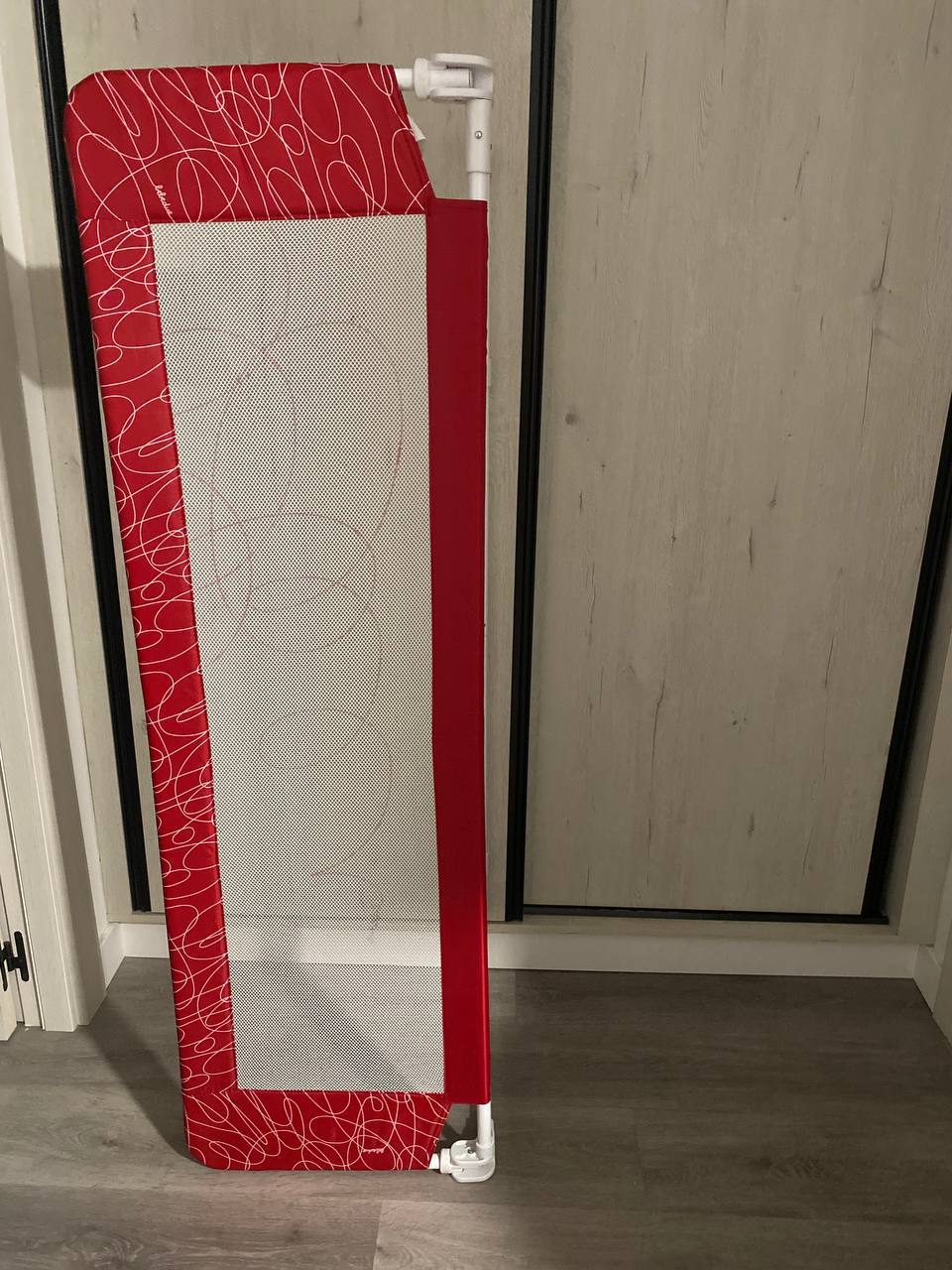Продам защитный бортик, бассейн и новогодний костюм, 20€ за все 1