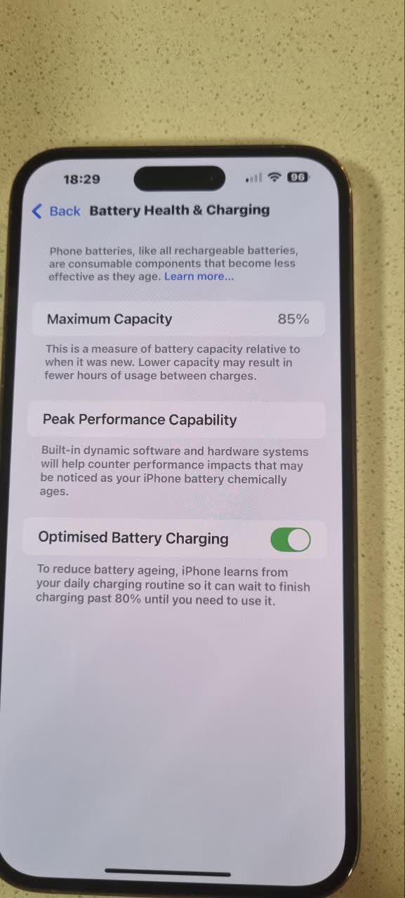 Продам iphone 14 promax 256 GB. Цвет - золотой. Идеальное состояние. Батарея 85%. Цена 500 евро. В к 3