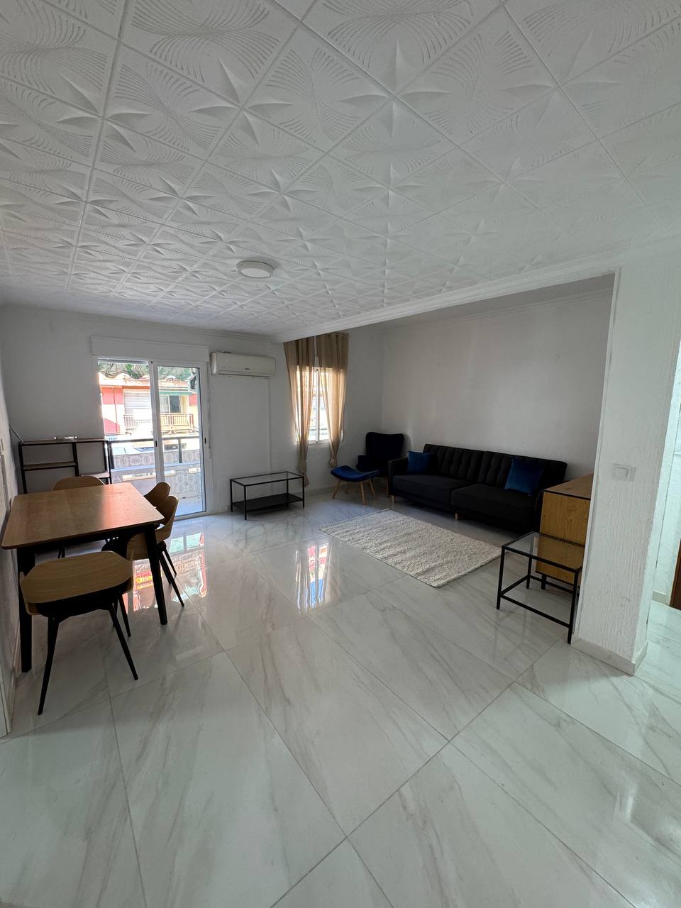 Сдаётся квартира в Аликанте (район Carolinas), рядом с Plaza Manila — 950€/мес 1