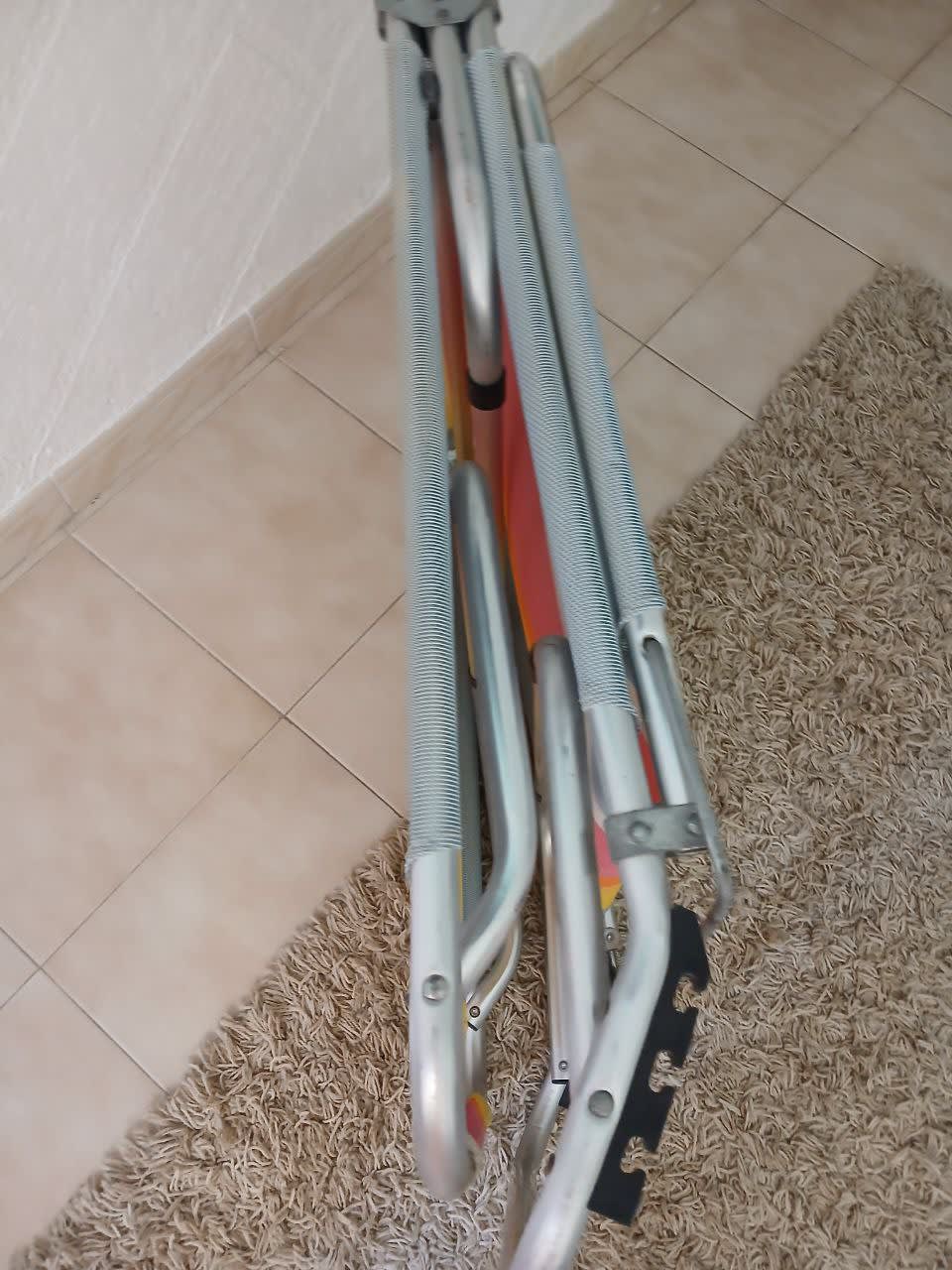 Шизлонг ,продаю в связи с отьездом .15€(новый 45 €)Аликанте 2