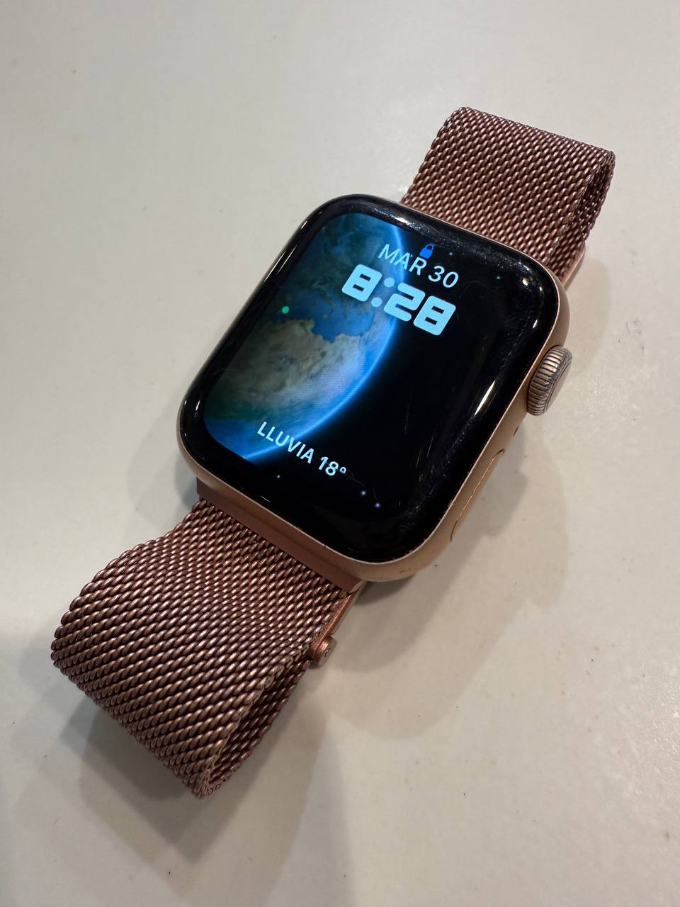Продам часы Apple Watch 6, 40mm. 2 ремешка и подзарядка.  70€ Аликанте 1