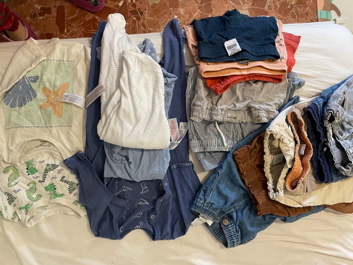 Продам детские вещи в основном 86 размера  за 7€. Район Плайя де Сан Хуан 1