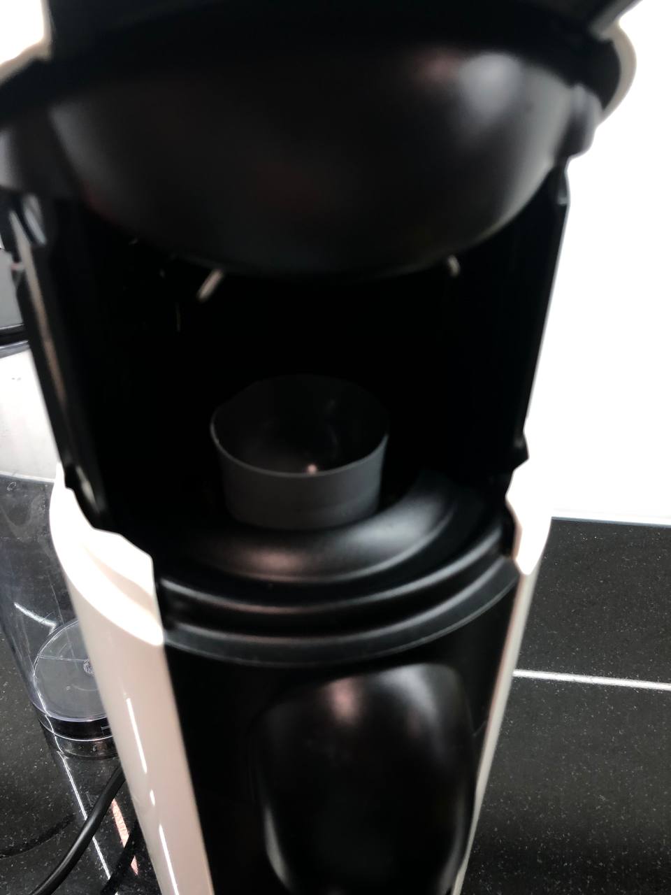 Продам кофемашинку, без капсул 50€ Финестрат Nespresso Vertuo 2