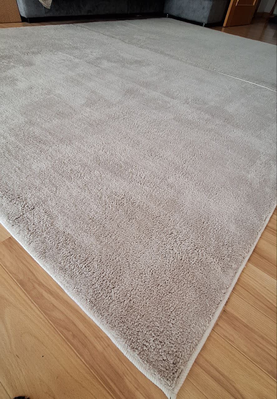 Срочно продам 2 напольных ковра. Состояние отличное. Размеры 160×230 см. Цвет серо-бежевый. Мягкий в 3
