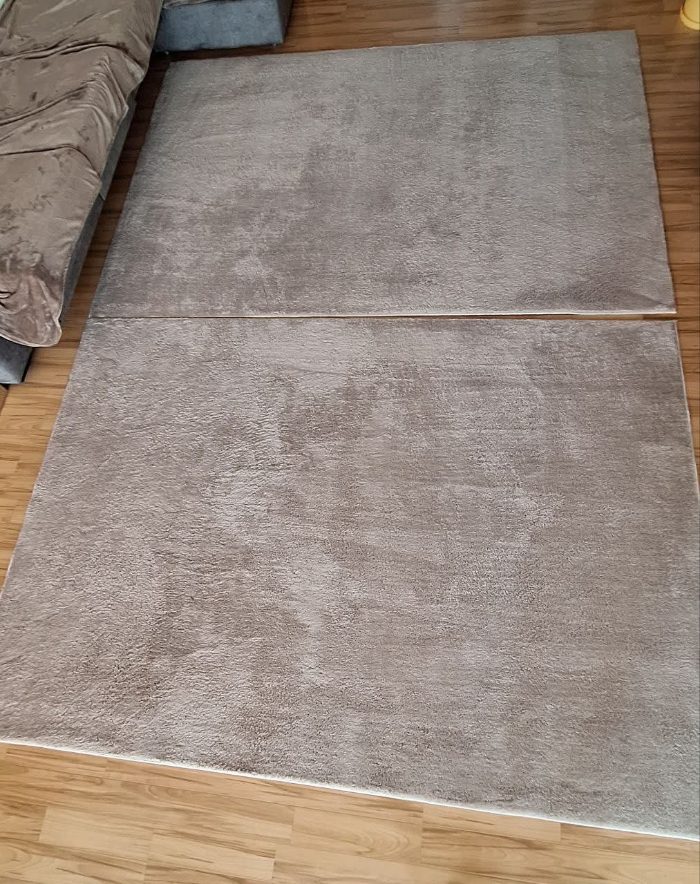 Срочно продам 2 напольных ковра. Состояние отличное. Размеры 160×230 см. Цвет серо-бежевый. Мягкий в 1